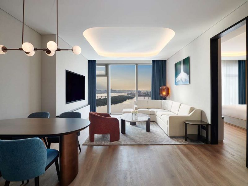 Premier River Suite with 1 King bed, River view