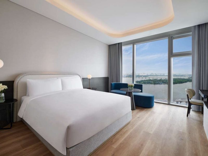 Deluxe River Room with 1 King bed, River view